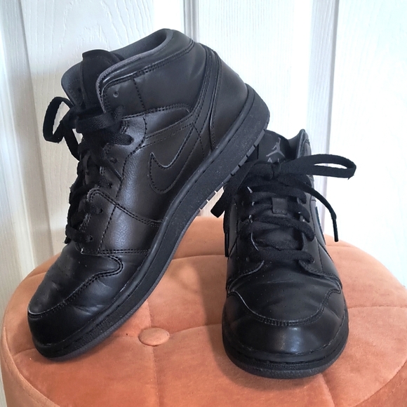 Nike Air Jordan 1 Mid GS Triple Black Size 6.5Y - Picture 4 of 7